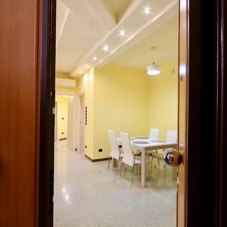 Hc - Clohouse Spacious Flat Lägenhet Rom