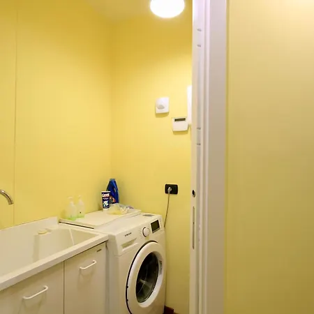 Hc - Clohouse Spacious Flat Rom